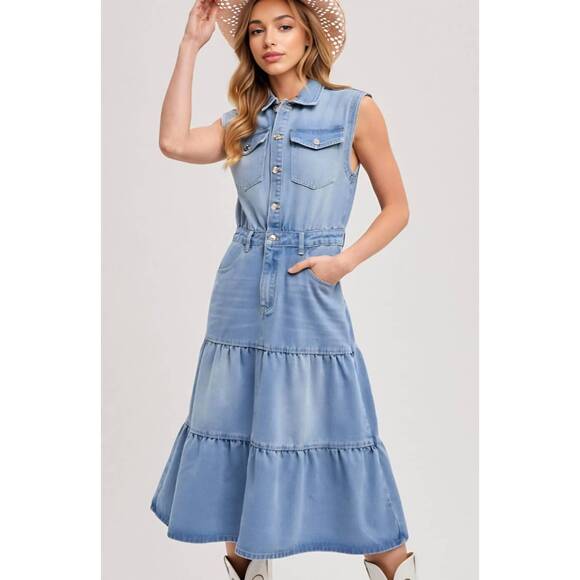 KNIT & LOUNGE Dresses & Skirts - NEW KNIT & LOUNGE utility pocket sleeveless denim midi dress in light wash